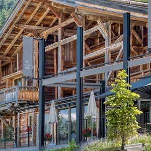https://hotel-les-servages-darmelle.hotels-rhonealpes.com