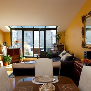52 Clichy - D'hotes Bed & Breakfast